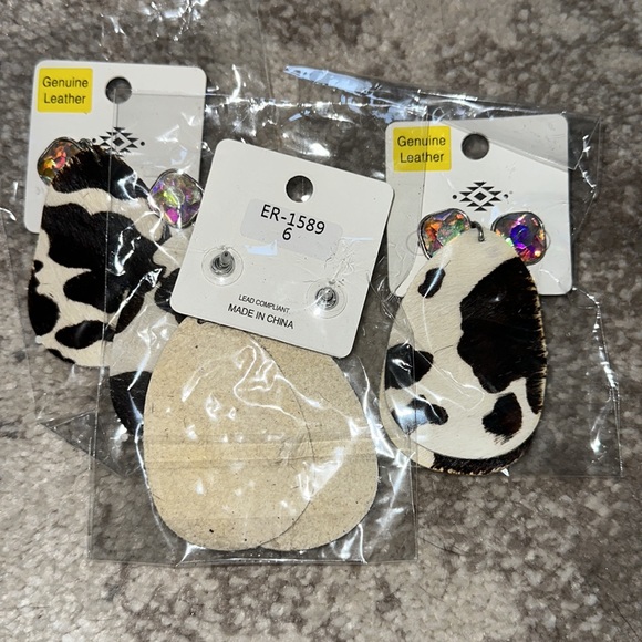 stud dangle gem dangle cow pattern earrings 🐮🤎 - Picture 4 of 4